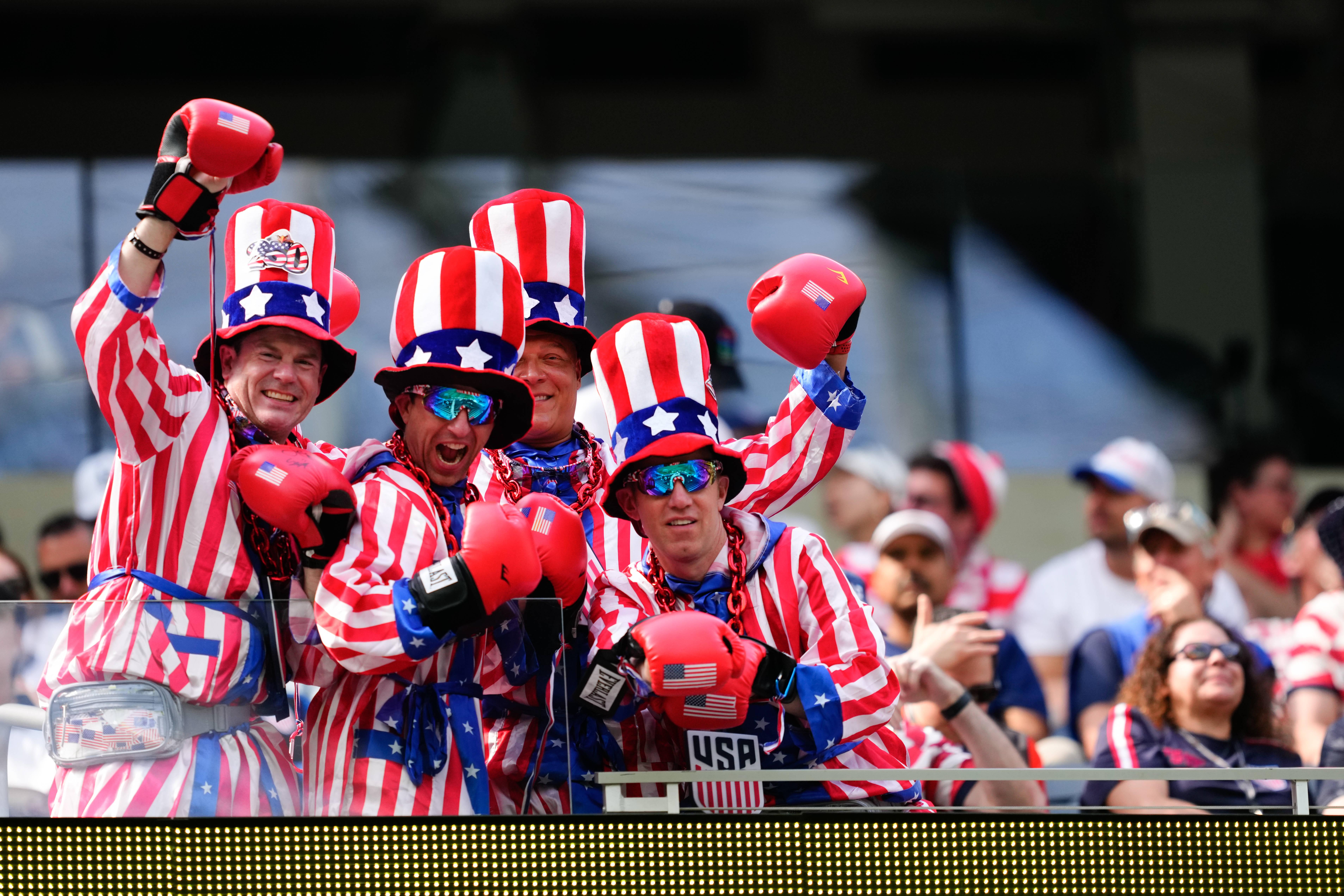 Adeptos americanos deram colorido à abertura do Mundial nos EUA