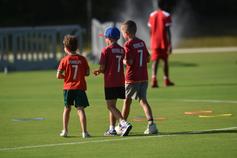 Invasão de mini-Ronaldos no treino aberto de Portugal