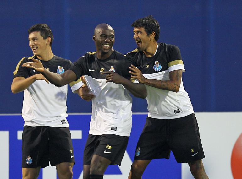 Lucho, El Comandante, teve segunda passagem marcante entre 2011 e 2014. Hoje é adjunto de Farioli, com Castro, que está na foto, na companhia de Danilo. Foto: A BOLA