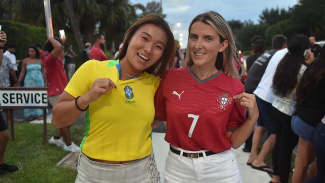 E que tal uma final Brasil-Portugal? Adeptos esperaram horas pela chegada da Seleção de Portugal a Palm Beach - Foto: MIGUEL NUNES