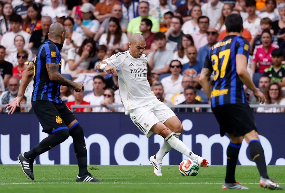 Pepe no jogo de lendas entre Real Madrid e Inter  Foto: Real Madrid.com