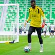 Guarda-redes de óculos... mas são especiais - Foto: Federação saudita de Futebol