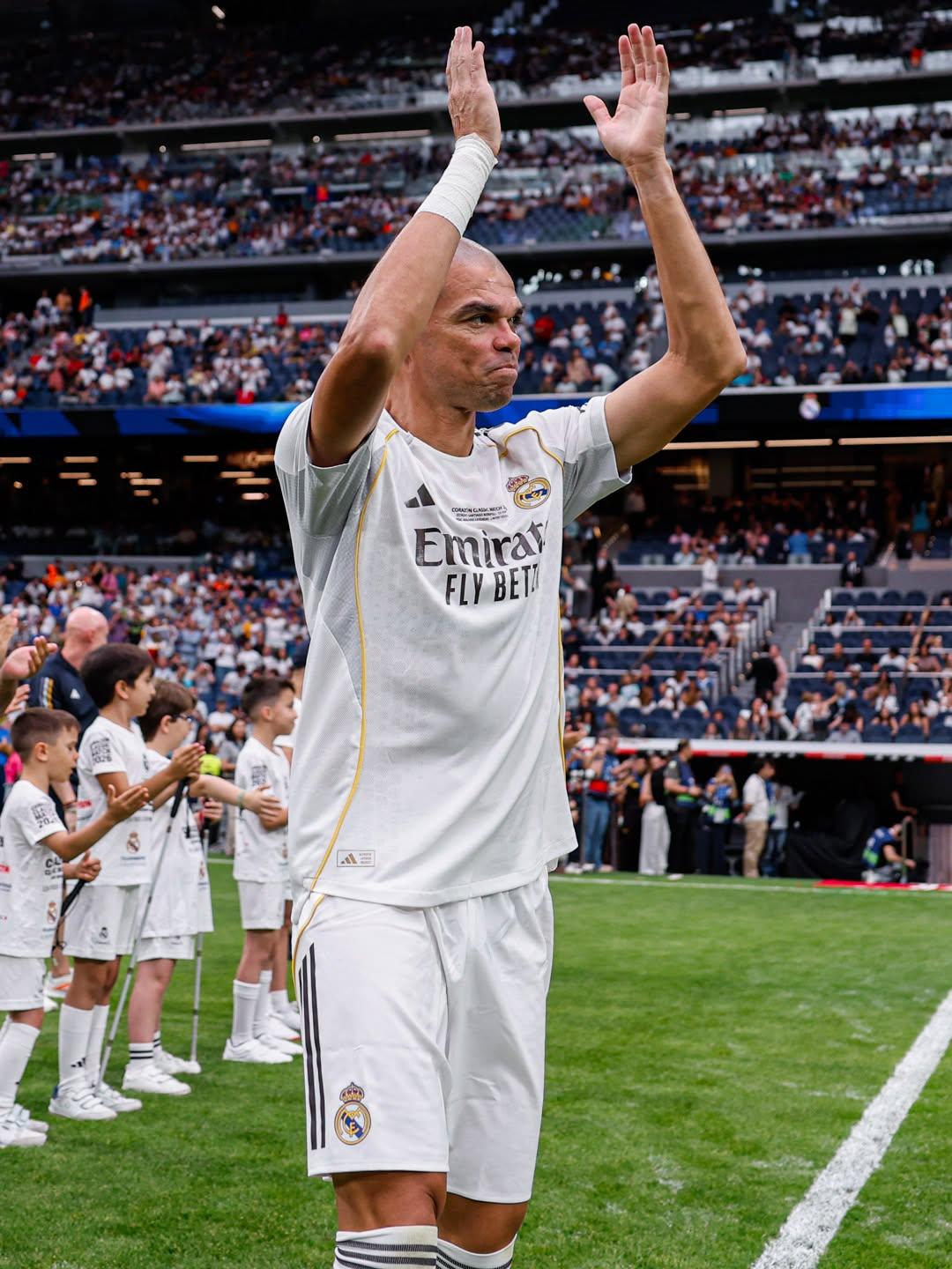 Pepe foi ovacionado. Foto X/Real Madrid C. F.