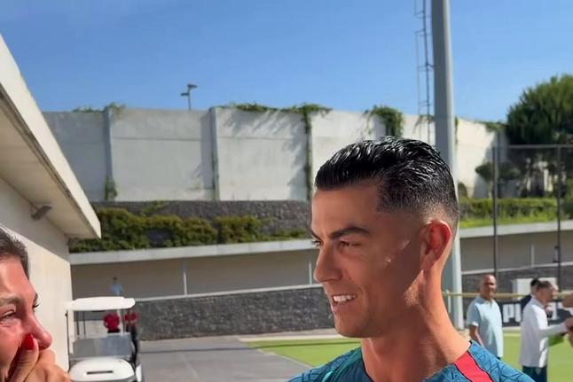 Influencer vai às lágrimas ao conhecer Ronaldo: «Nem acredito que isto é real»