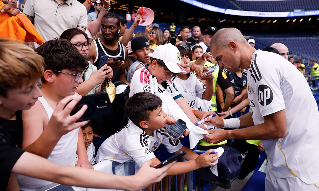 Pepe no jogo de lendas entre Real Madrid e Inter  Foto: Real Madrid.com