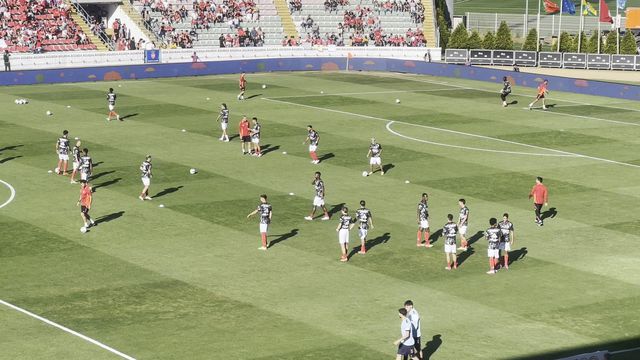 Benfica aquece perante milhares de adeptos em Águeda