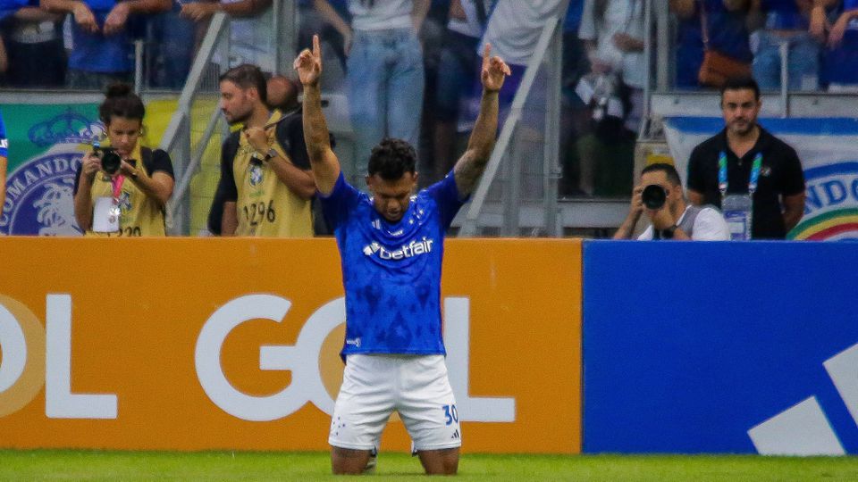 VÍDEO: Veron volta a marcar pelo Cruzeiro