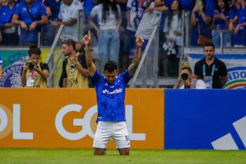 VÍDEO: Veron volta a marcar pelo Cruzeiro