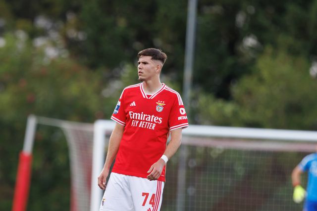 Médio do Benfica perto do Pisa