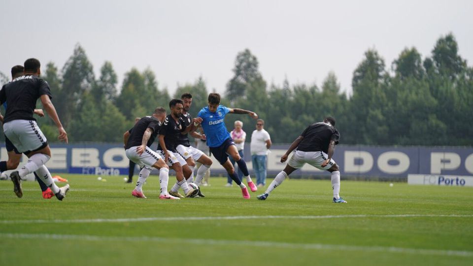 Nacional: dois reforços no primeiro onze de Tiago Margarido