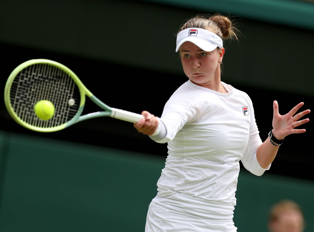 Barbora Krejcikova apurada para a segunda ronda de Wimbledon