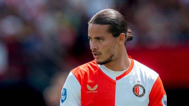 Alvo do Benfica falha jogo do Feyenoord e treinador explica porquê