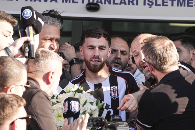 Kokçu apresentado em grande: «Sou o homem mais feliz do mundo»