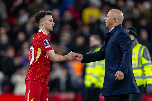 Diogo Jota e Arne Slot (IMAGO)