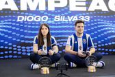 Diogo Silva e Raquel Martinho a recriar a celebração de Diogo Jota