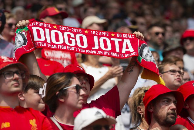 «Para sempre»: Liverpool exibe plantel e não esquece Diogo Jota