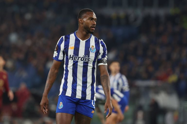 Mercado FC Porto: Otávio atrasa saída para o Paris FC