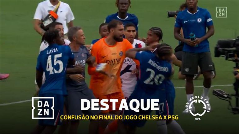 Luis Enrique perde a cabeça no final do jogo e empurra João Pedro (vídeo)