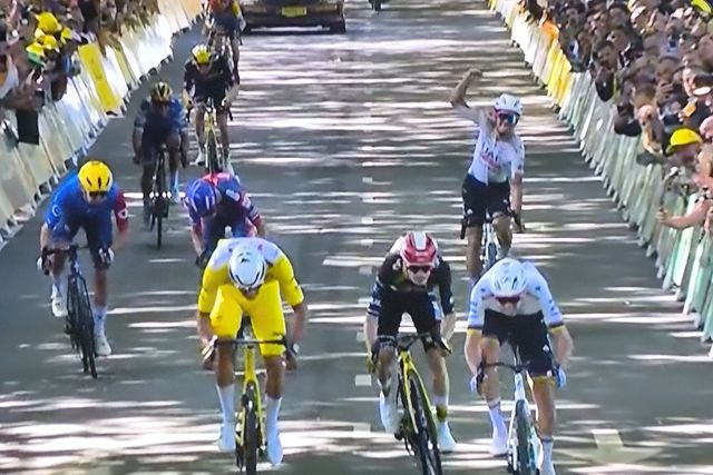 João Almeida festeja vitória de Pogacar