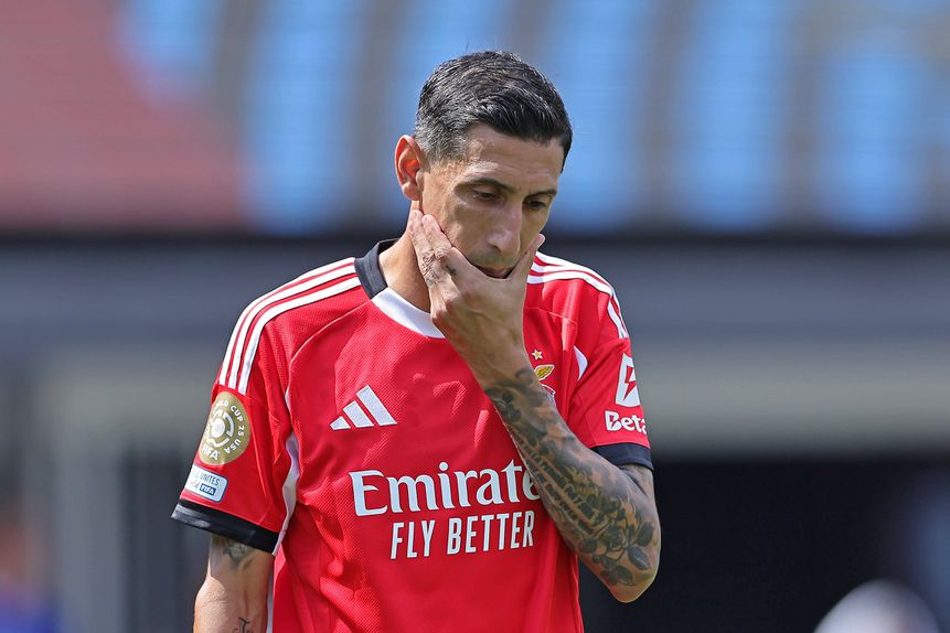 Di María frustrado com a eliminação do Benfica no Mundial de Clubes, frente ao Chelsea, o vencedor