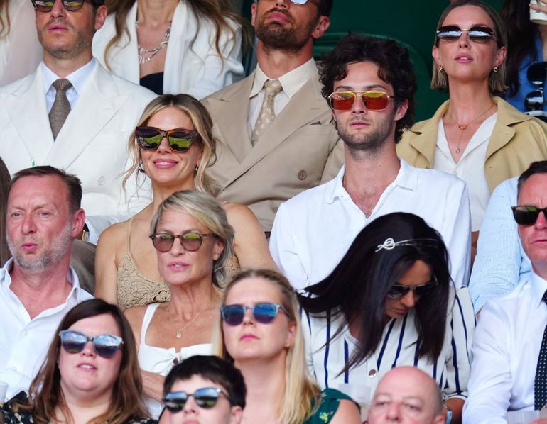 Sienna Miller e Oli Green no torneio de ténis de Wimbledon 2025 Foto: IMAGO