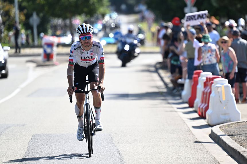 Volta a França prossegue esta segunda-feira já sem João Almeida, que desistiu no domingo na sequência de queda na sexta-feira