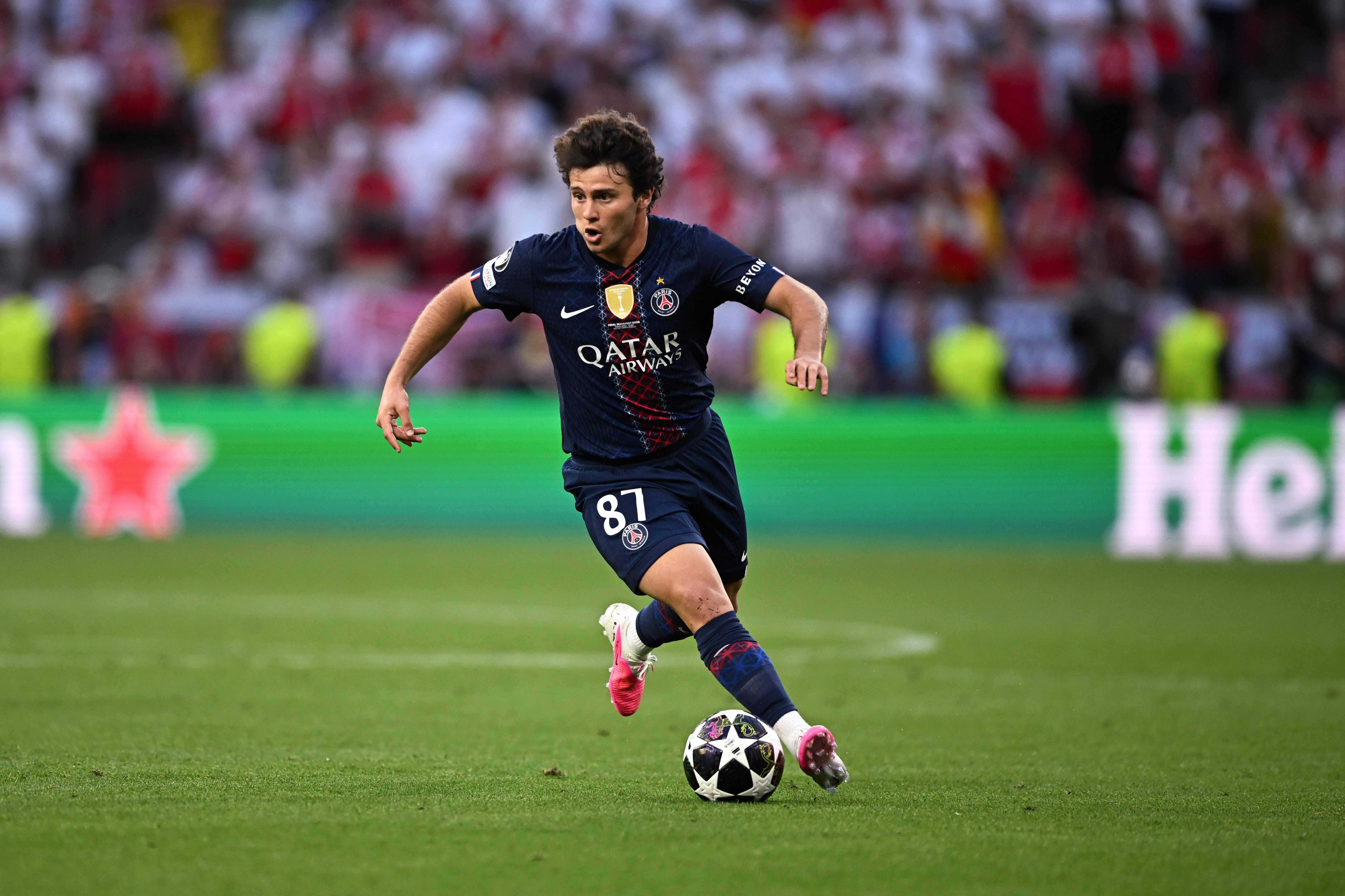 João Neves dispensa apresentações. Elogiado por Luis Enrique, chegou proveniente do Benfica, viu e... venceu. Já venceu duas Champions, entre os vários títulos conquistados a nível interno em França