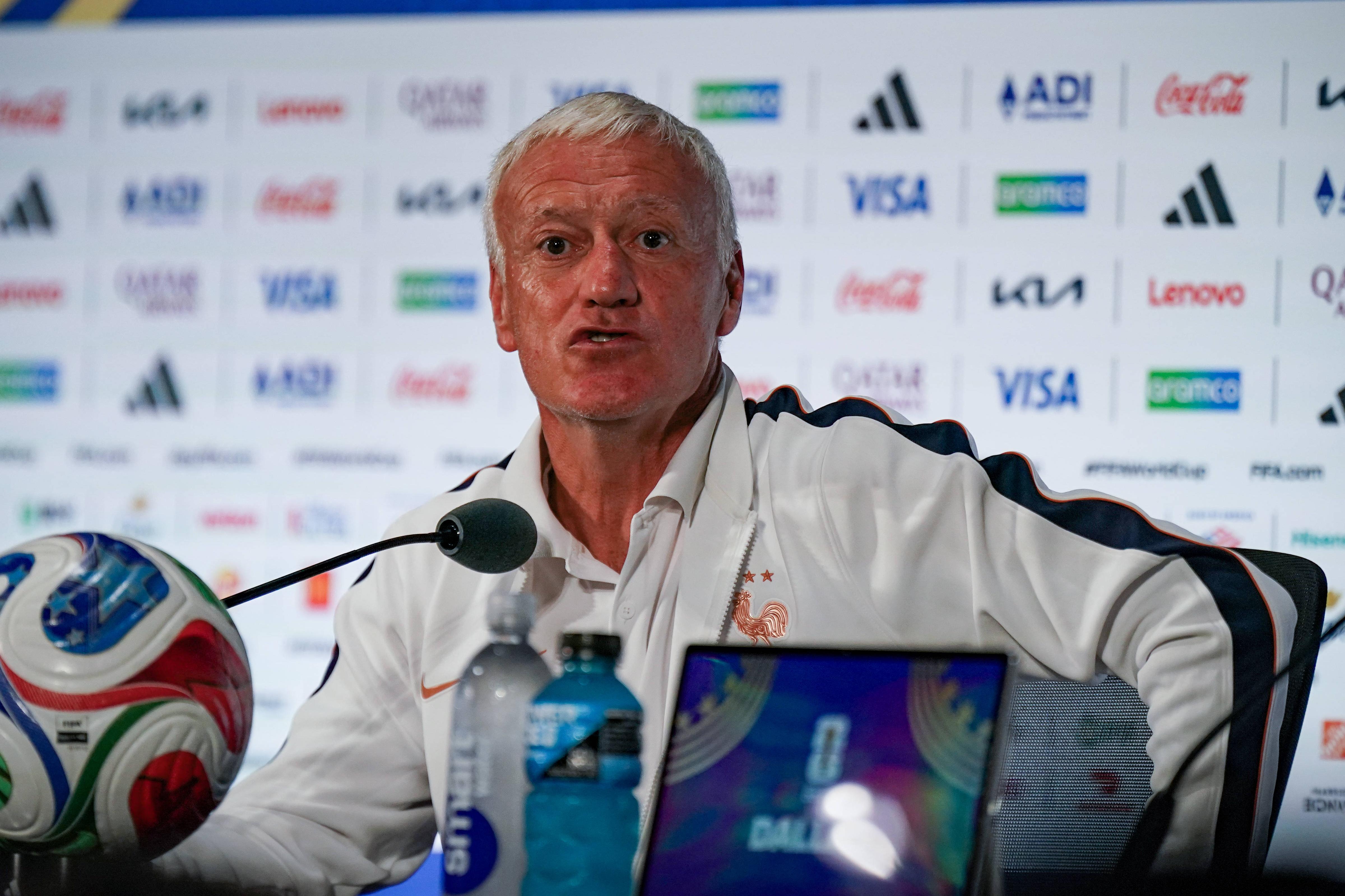 Deschamps  em conferência de imprensa