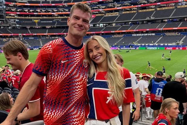 Alexander Sorloth com a namorada Lena Selnes - Foto: Lena Selnes