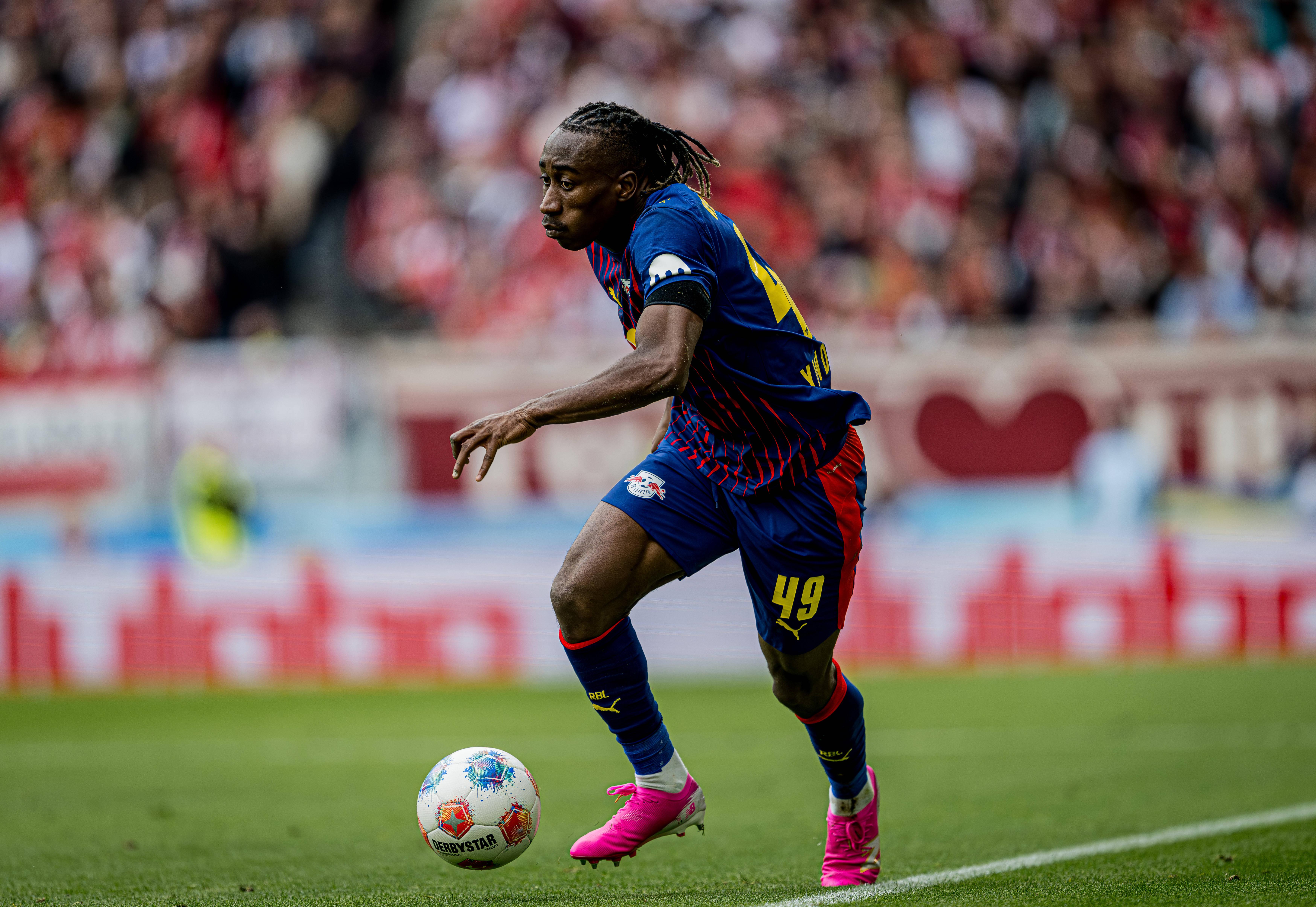 Yan Diomande. Outra opção apontada pela imprensa gaulesa para reforçar o ataque do PSG. Extremo internacional pela Costa do Marfim, de 19 anos, fez 13 golos e nove assistências em 36 jogos pelo Leipzig na época passada