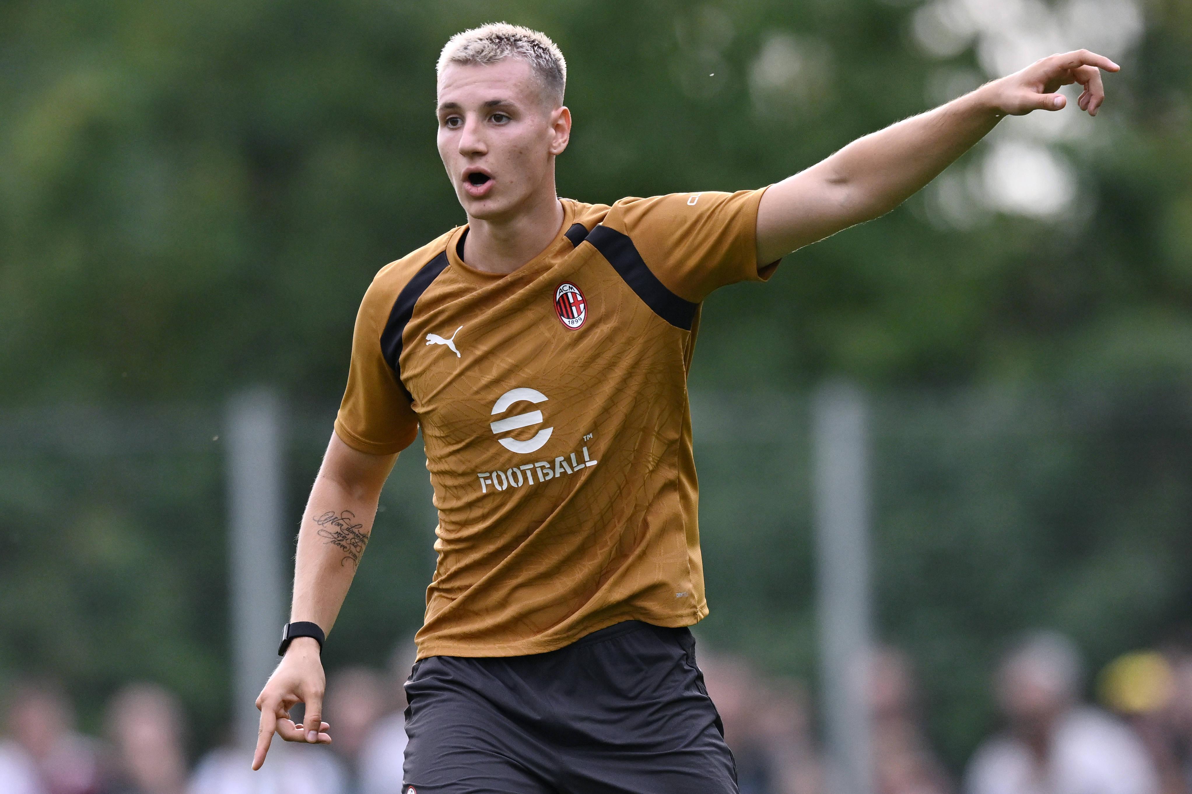 Francesco Camarda -  Milan acionou a opção de recompra que tinha ficado prevista no acordo celebrado com o Lecce. Jovem avançado terá nova oportunidade com Amorim