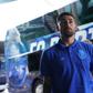 Adeptos despedem-se do FC Porto à saída para Inglaterra