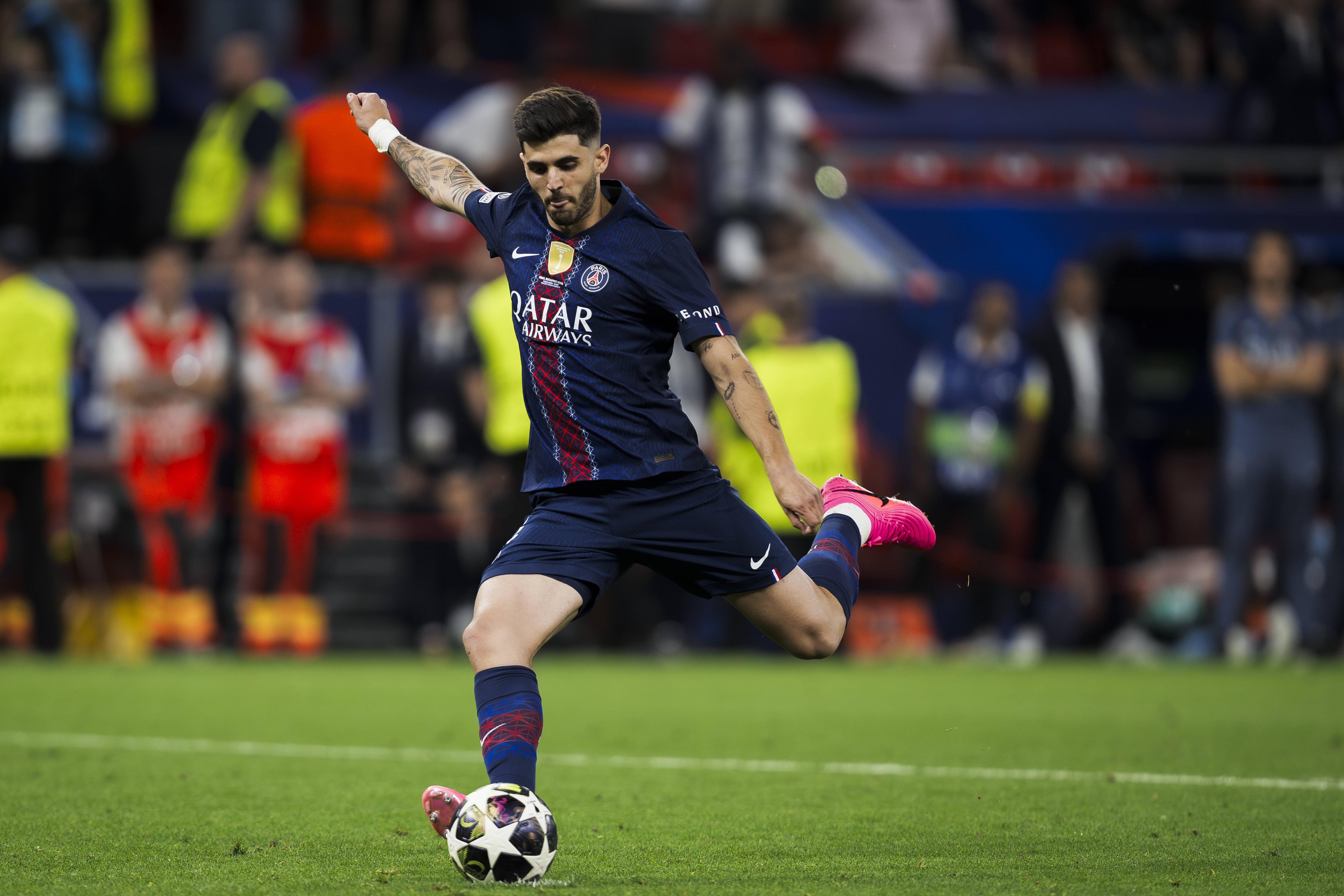 Lucas Beraldo. Defesa-central ou médio. Chegou ao PSG em 2023/24 depois de se destacar no São Paulo