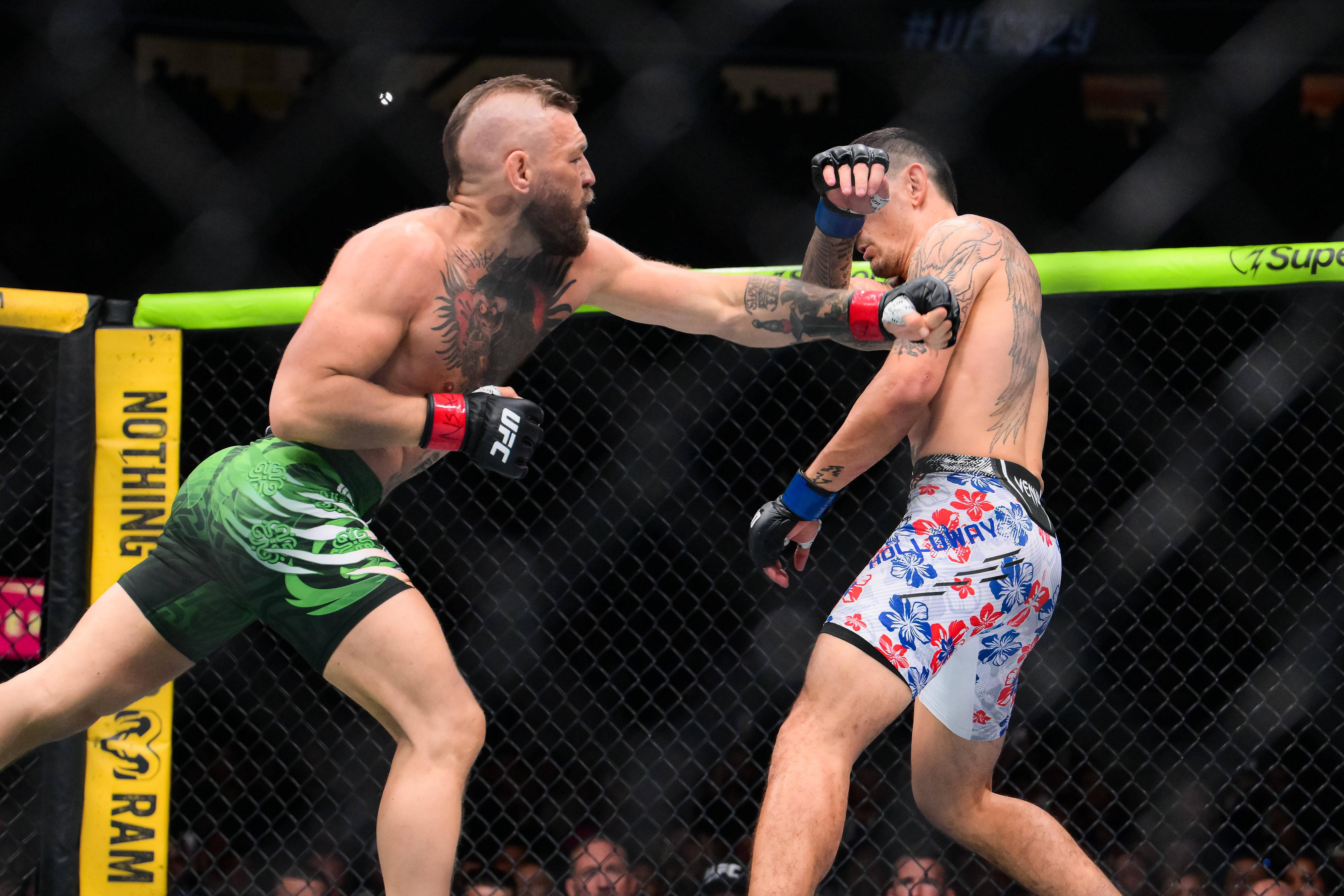Max Holloway a lutar com Conor McGregor