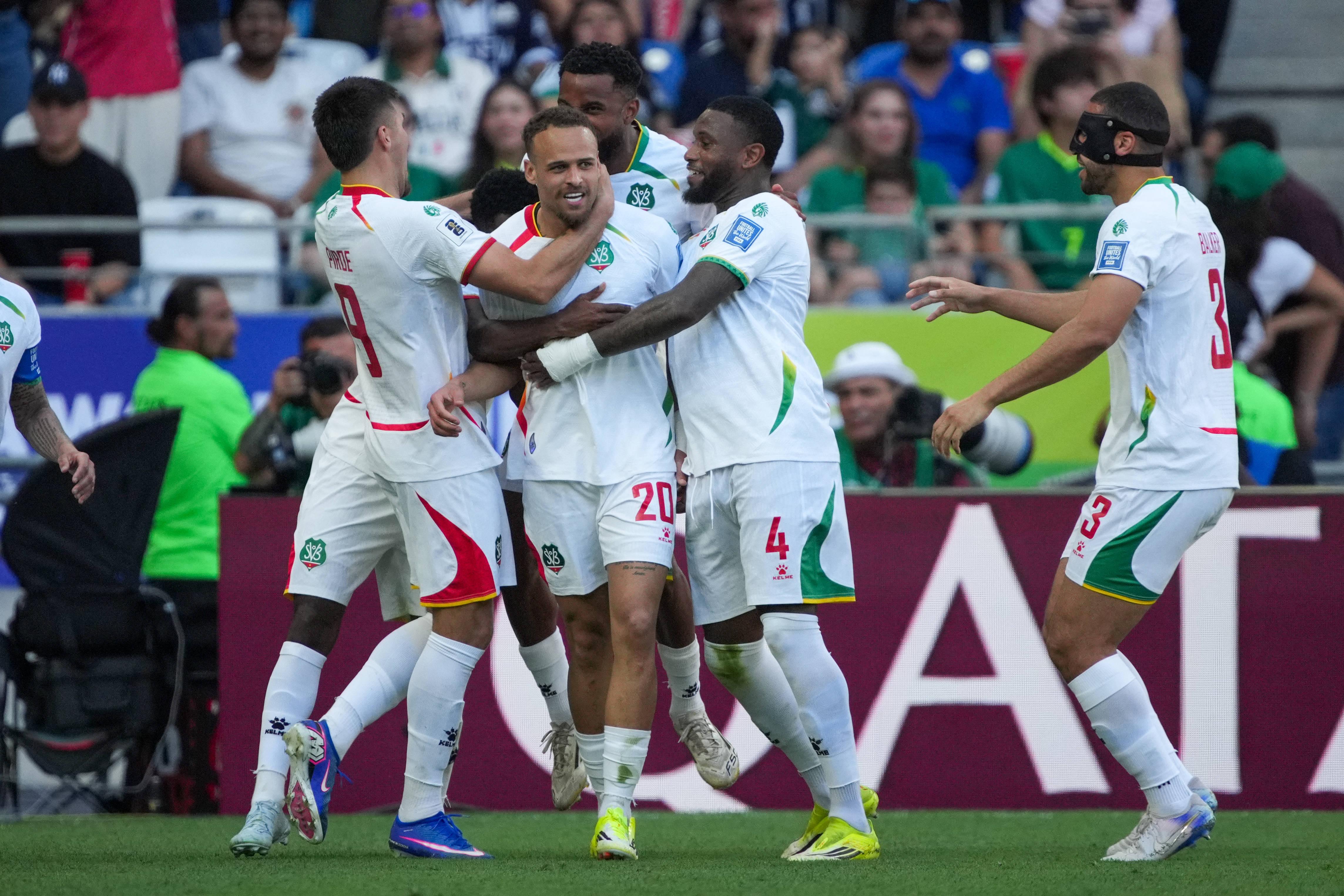 O Suriname, que foi eliminado nas meias-finais do play-off, poderia ter feito a estreia em mundiais - FOTO: IMAGO