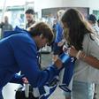 Rodrigo Mora dá autógrafo (Foto: FC Porto)