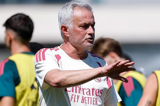 José Mourinho a orientar treino - Foto: Real Madrid/X