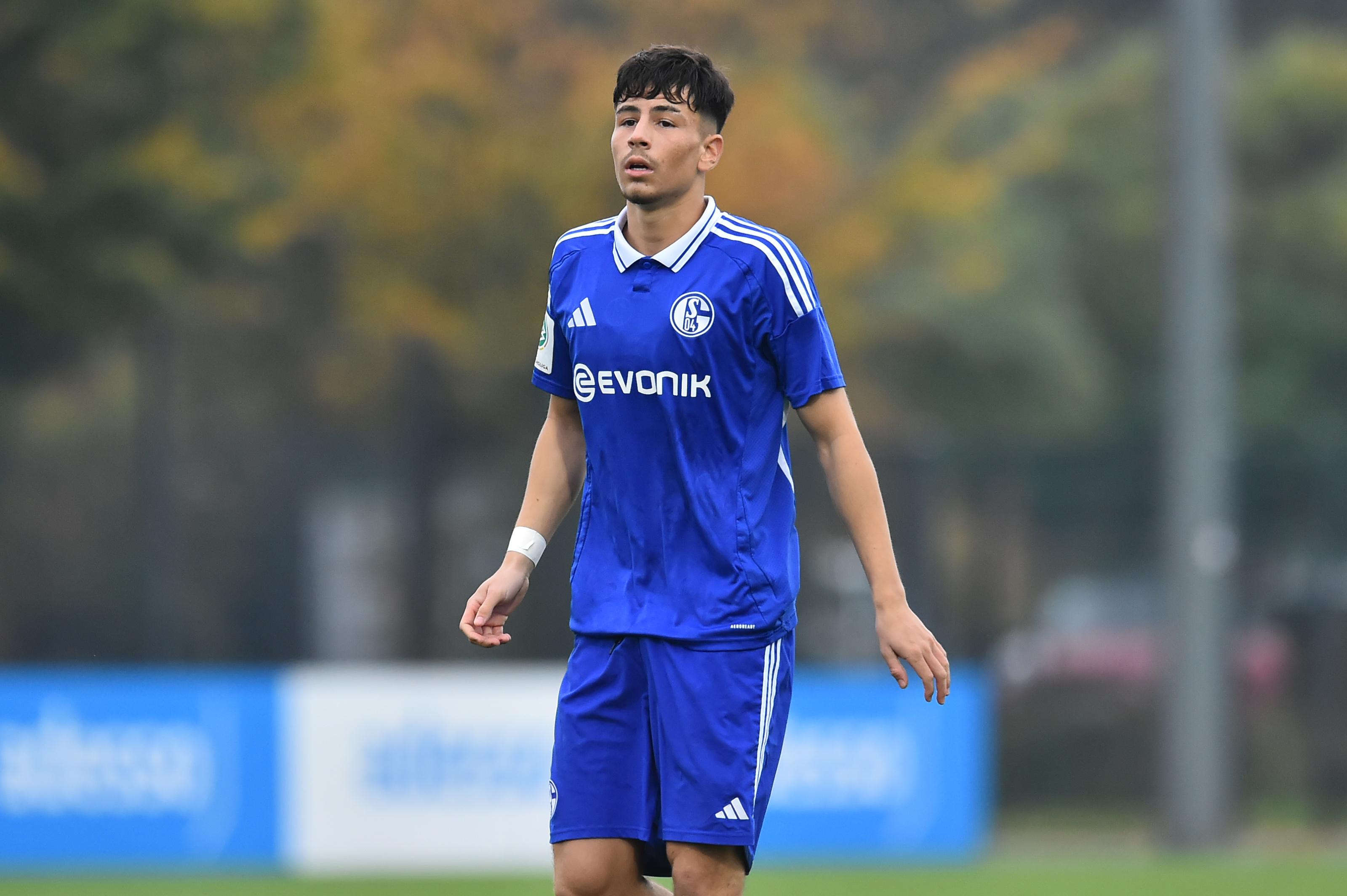Berkay Karaca - Lateral-esquerdo nascido em 2006 - turco, mas nascido na Alemanha, fez formação no Schalke 04, que o vendeu ao Milan há um ano