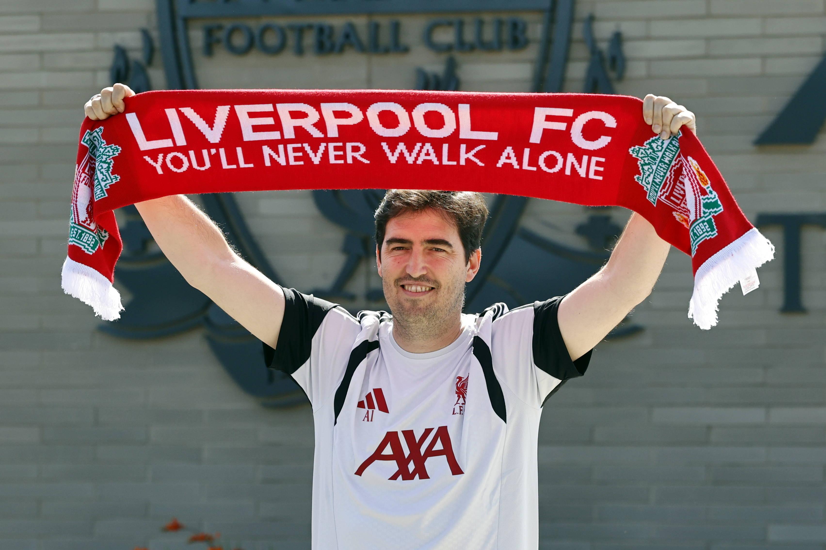 Iraola apresentado como treinador do Liverpool