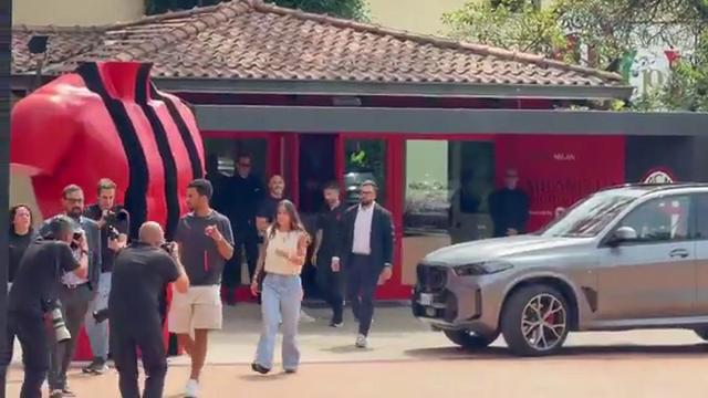 De férias? Não, Gonçalo Ramos está no arranque de pré-época do Milan