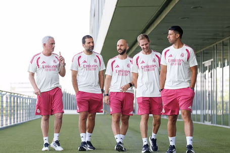 José Mourinho, João Tralhão, Roberto Merella, António Dias e Khedira - Foto: Real Madrid