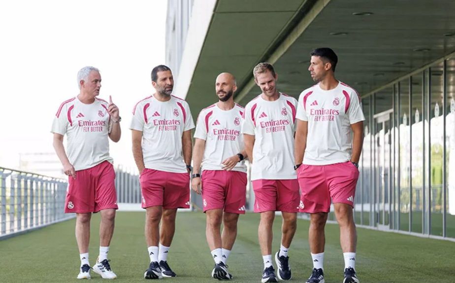 José Mourinho, João Tralhão, Roberto Merella, António Dias e Khedira - Foto: Real Madrid