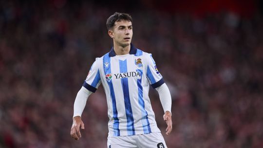 Zubimendi recusa Liverpool e continua na Real Sociedad