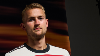 OFICIAL: Manchester United anuncia De Ligt e Mazraoui