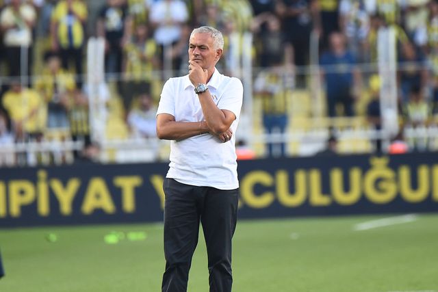 Mourinho atira-se à equipa de arbitragem: «Só eles sabem porque é que foi penálti»