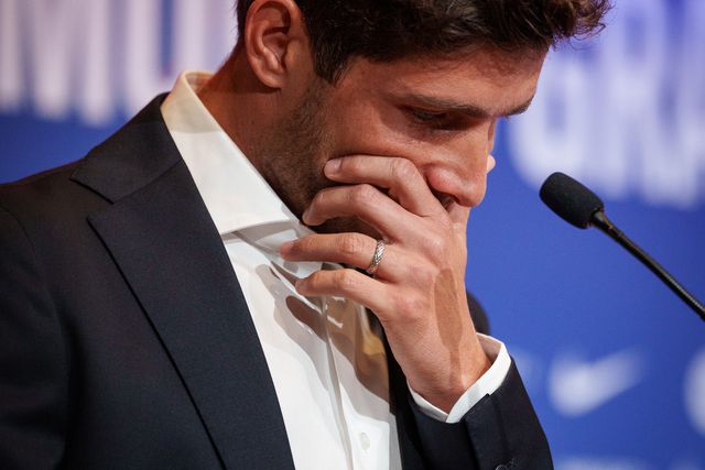 Barcelona: Sergi Roberto diz adeus em lágrimas com Xavi a ver   