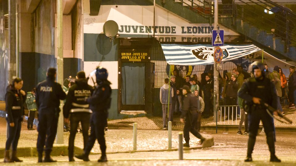 Juventude Leonina trava saída de Alvalade