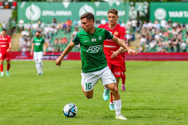 Médio formado no Sporting deixa a Polónia e muda-se para o futebol grego