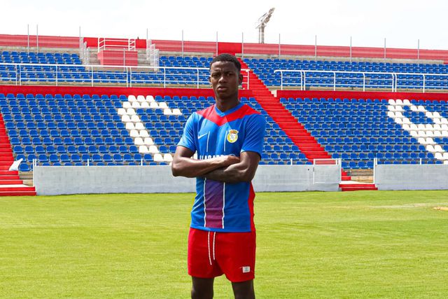 Julián Martínez, defesa-central hondurenho, reforça ribatejanos. Foto Alverca