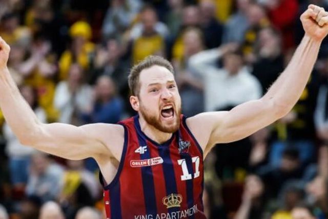 Aleksander Dziewa reforça o Benfica até 2026